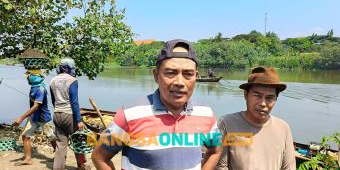 Upah Rp70-90 Ribu, Penambang Pasir Brantas Kediri Tetap Bertahan