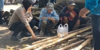 Polres Pasuruan dan Komunitas Punisher Renovasi Mushola Klompang