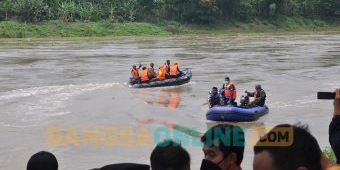 Pencarian Korban Perahu Tenggelam di Bengawan Solo Dilanjutkan Besok Pagi