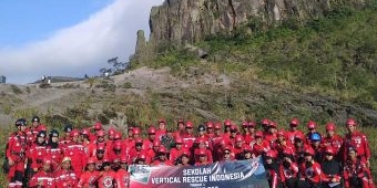Puluhan Relawan Ikuti Sekolah Vertical Rescue Indonesia