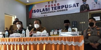 Kunjungi Pasien Covid-19 di Isoter, Bupati Hendy: Semangat, Cepat Sembuh