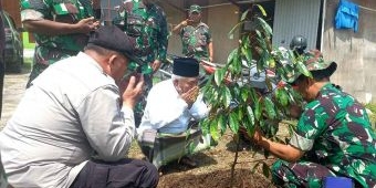 Lestarikan Lingkungan, TNI Bersama Kiai Asep Tanam Bibit 5.000 Pohon Berbuah