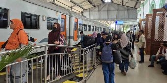 Imlek Meriah di Stasiun Madiun, Penumpang Disuguhi Barongsai dan Fortune Seat