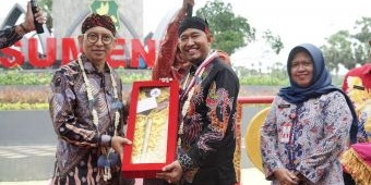 Menteri Kebudayaan RI Didampingi Bupati Sumenep Resmikan Monumen Tugu Keris