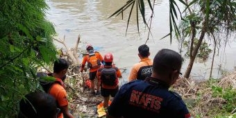 Mayat Wanita Tanpa Busana Ditemukan Mengapung di Sungai Jagir