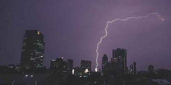 BMKG Peringatkan Cuaca Ekstrem di Jatim hingga 19 November, Waspadai Bencana Hidrometeorologi