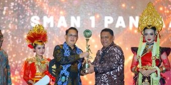 Di SMA Award 2024, Pj Gubernur Jatim Minta Konsisten Berprestasi Tingkat Nasional dan Internasional