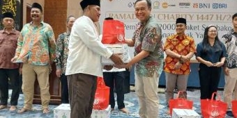 PT BKMS Santuni Anak Yatim dan Salurkan 2.300 Sembako untuk Warga Kawasan JIIPE