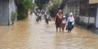 Jarang Banjir, Puluhan Rumah di Moropelang Lamongan Terendam Air Luapan Sungai