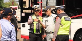 Pastikan Keselamatan Pemudik, Tim Gabungan Rampcheck Bus di Rest Area 726 B Wringinanom