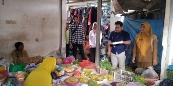 Jelang Nataru 2025, Diskopumdag Tuban Monitoring Bahan Pokok di Pasar Tradisional