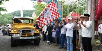 Wali Kota Kediri Berangkatkan Rally Wisata Mobil Kuno, Ajak Promosikan Sejarah