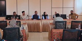 Guru dan Staf SMKN 2 Bangkalan Dapat Edukasi tentang Cara Menghadapi 'Wartawan Bodrek'