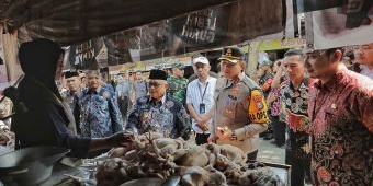 Bupati dan Kapolres Blitar Sidak Bapokting di Pasar Wlingi