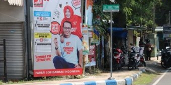 Anak dan Ibu Caleg PSI di Madiun Ini Usung Kampanye Kreatif dan Unik