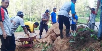 ​Gotong Royong Evakuasi Tanah Longsor di Ngrayun Ponorogo Wujud Sinergitas Lintas Sektoral