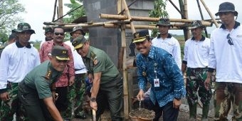 Aslog KASAD TNI Tinjau TMMD di Gresik