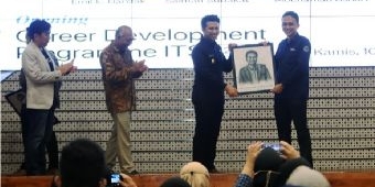 ITS Luncurkan Career Development, Wagub Jatim Beri Apresiasi