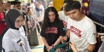 Wali Kota Kediri Ajak Pemain Film Cocote Tonggo Kunjungi Kampung Tenun Ikat Bandar Kidul