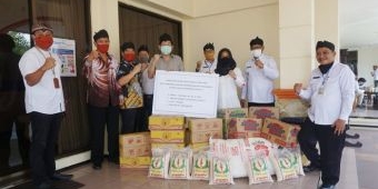 Perkumpulan Tionghoa di Kota Mojokerto Berikan Bantuan Sembako bagi Warga Terdampak Covid-19
