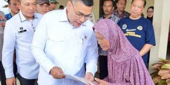 Serahkan Sertifikat Elektronik Door to Door, Wamen Ossy Tekankan Keamanan dan Kemudahan Akses