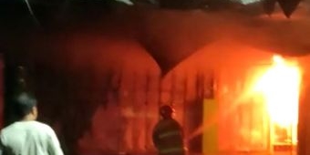 Kebakaran Pasar Gringging Ludeskan 3 Kios, Kerugian Capai Rp1 Miliar