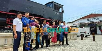 KAI Daop 7 Madiun Rayakan Hari Batik Nasional dengan Fashion Show di Kereta dan Stasiun