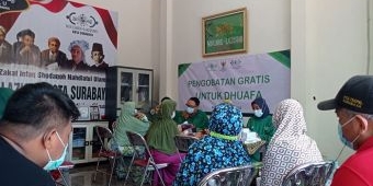 Pemeriksaan dan Pengobatan Gratis Lazisnu Surabaya Disambut Antusias Warga