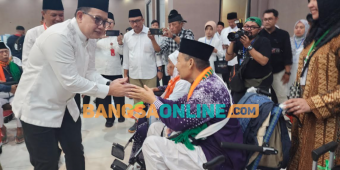 Pj Adhy Berangkatkan Jemaah Haji Kloter Pertama Embarkasi Surabaya 2024 Kabupaten Bojonegoro