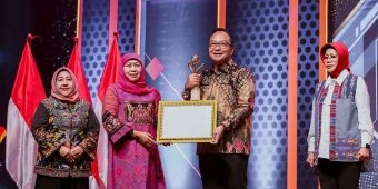 Pemkab Gresik Raih Penghargaan Terbaik 1 di Ajang Investment Award 2024