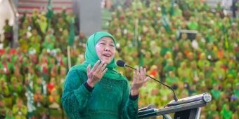 Di Pelantikan Pengurus PAC dan Ranting Muslimat NU Kediri, Khofifah Teken Peresmian Klinik