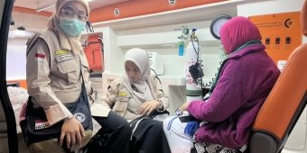 Gercep, Tim Dokter PPIH Temukan Jemaah Sesak Nafas Saat Sambut Kedatangan Kloter 5 Jakarta