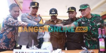 Polres Probolinggo Musnahkan Barang Bukti Hasil Operasi Pekat Semeru 2025