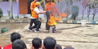 Bareng Pak Ribut Guru Viral, BPBD Jatim Beri Edukasi Kebencanaan di SDN 01 Pagowan Lumajang