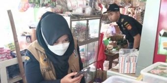 Gempur Rokok Ilegal, Petugas Gabungan Sasar Puluhan Toko di Kerek dan Montong