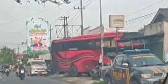 Pasutri di Blitar Tewas Dihantam Bus Pariwisata