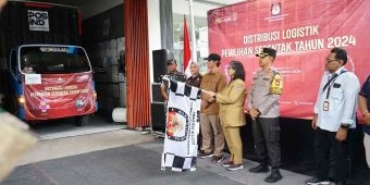 Bersama Forkopimda, Pj Wali Kota Kediri Lepas Distribusi Logistik Pilkada 2024