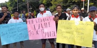 Tuntut Perbaikan Jalan, Puluhan Warga Desa Ngancar Demo DPRD Kabupaten Kediri