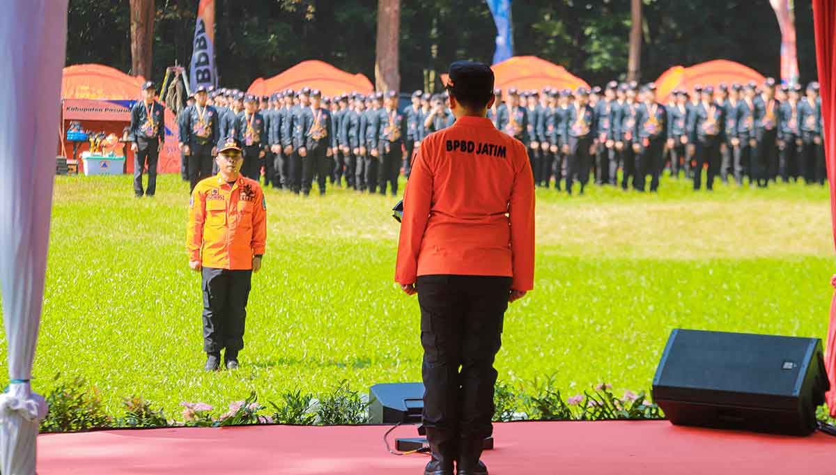Wagub Jatim saat memimpin Apel Kesiapsiagaan Kebakaran Hutan dan Lahan di Kebun Raya Purwodadi, Kabupaten Pasuruan.