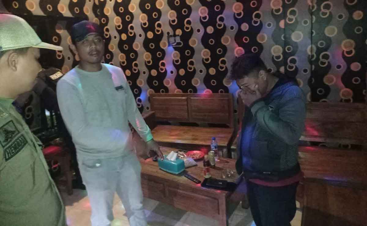 Penggerebekan yang dilakukan petugas di Jombang. 