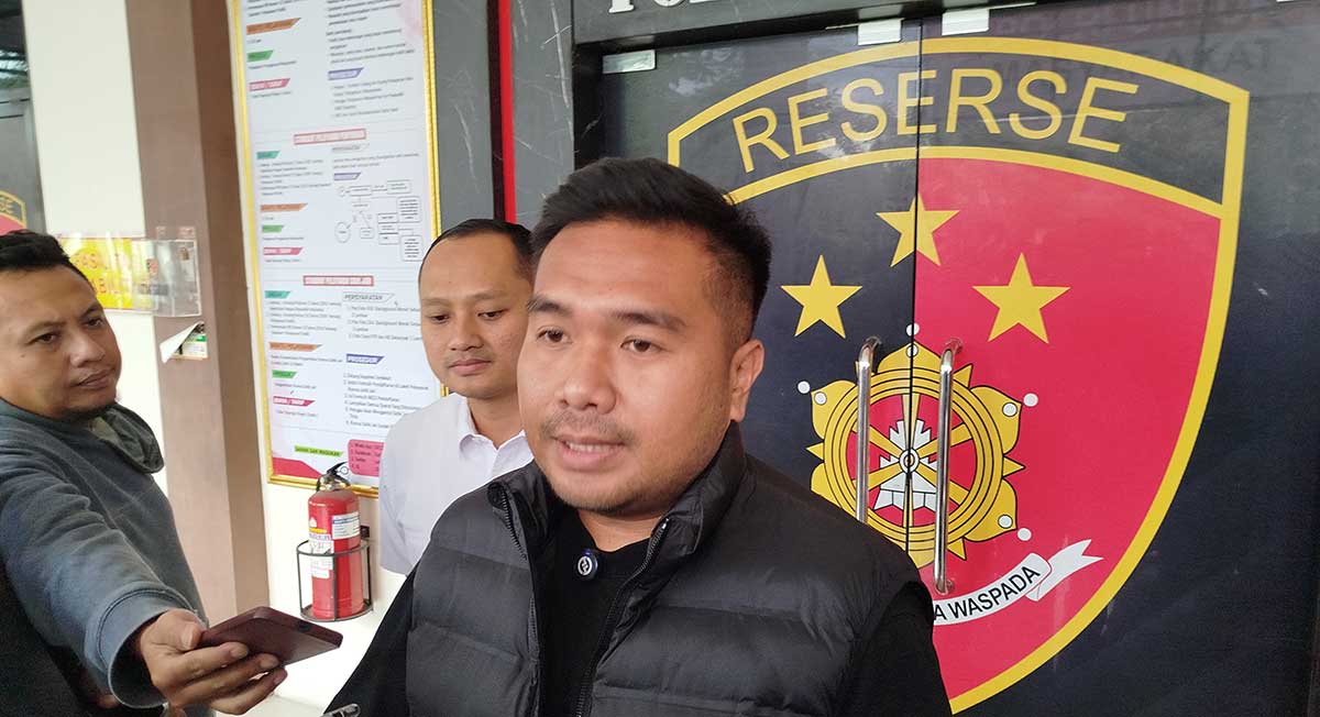 Kasatreskrim Polres Jombang, AKP Dimas Robin Alexander, saat memberi keterangan ke awak media.