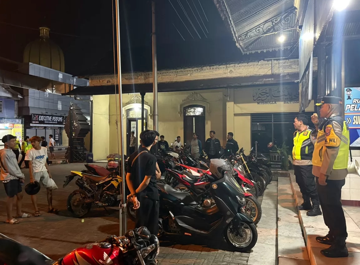 Puluhan kendaraan hasil razia yang diamankan di Polsek Babat