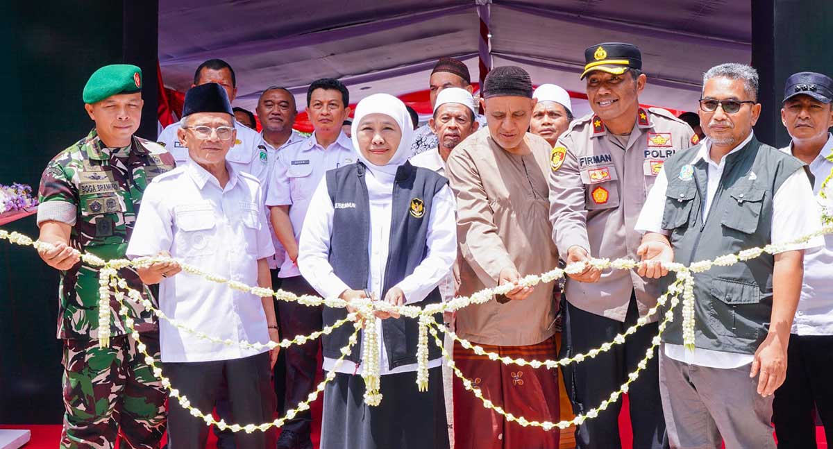 Gubernur Khofifah saat meresmikan program Permata Jatim di Kelurahan Bendomungal, Kecamatan Bangil, Kabupaten Pasuruan.