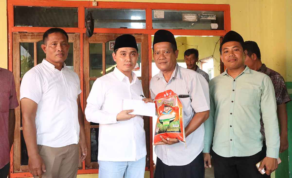 Gus Barra Kunjungi Rumah Korban Kebakaran di Trowulan