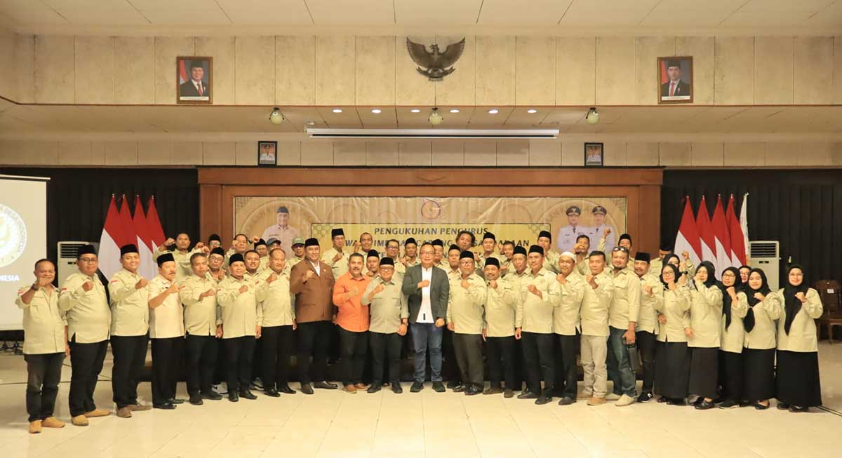 Wakil Bupati Gresik bersama pengurus PKDI yang baru dikukuhkan. Foto: Ist
