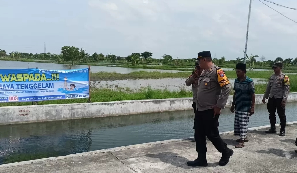 Anggota Polsek Deket saat mendatangi TKP