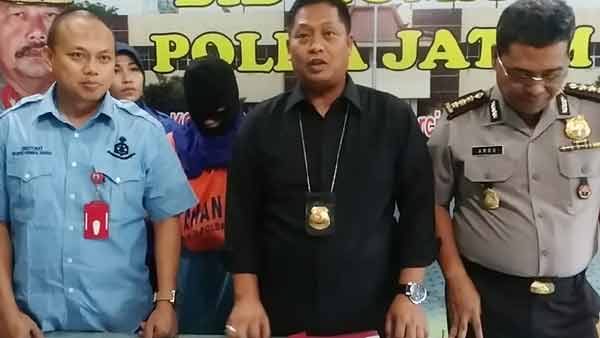 Polda Jatim kembali meringkus investasi abal-abal yang mencari korban lewat sosial media Facebook. foto: sidharta/ BANGSAONLINE