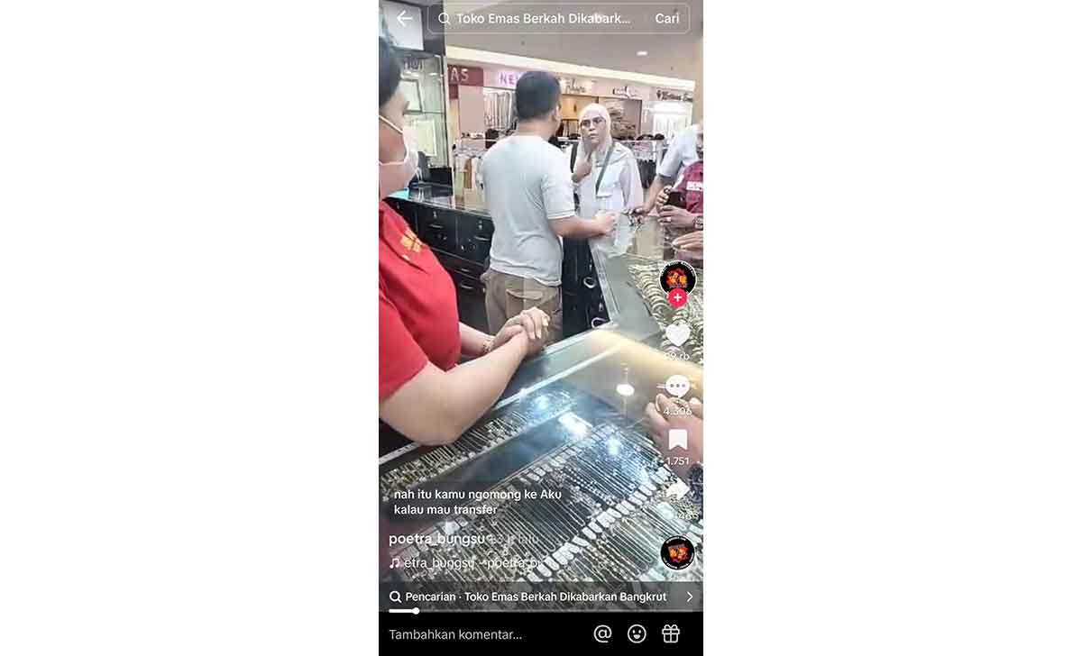 Tangkapan layar penjual emas yang viral di Surabaya.