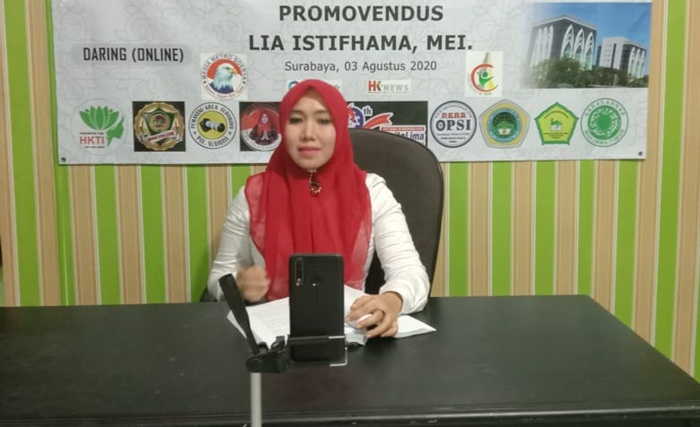 Lia Istifhama menjadi doktor ke-591 UINSA, setelah lulus dalam ujian disertasi terbuka program doktoral. foto: istimewa