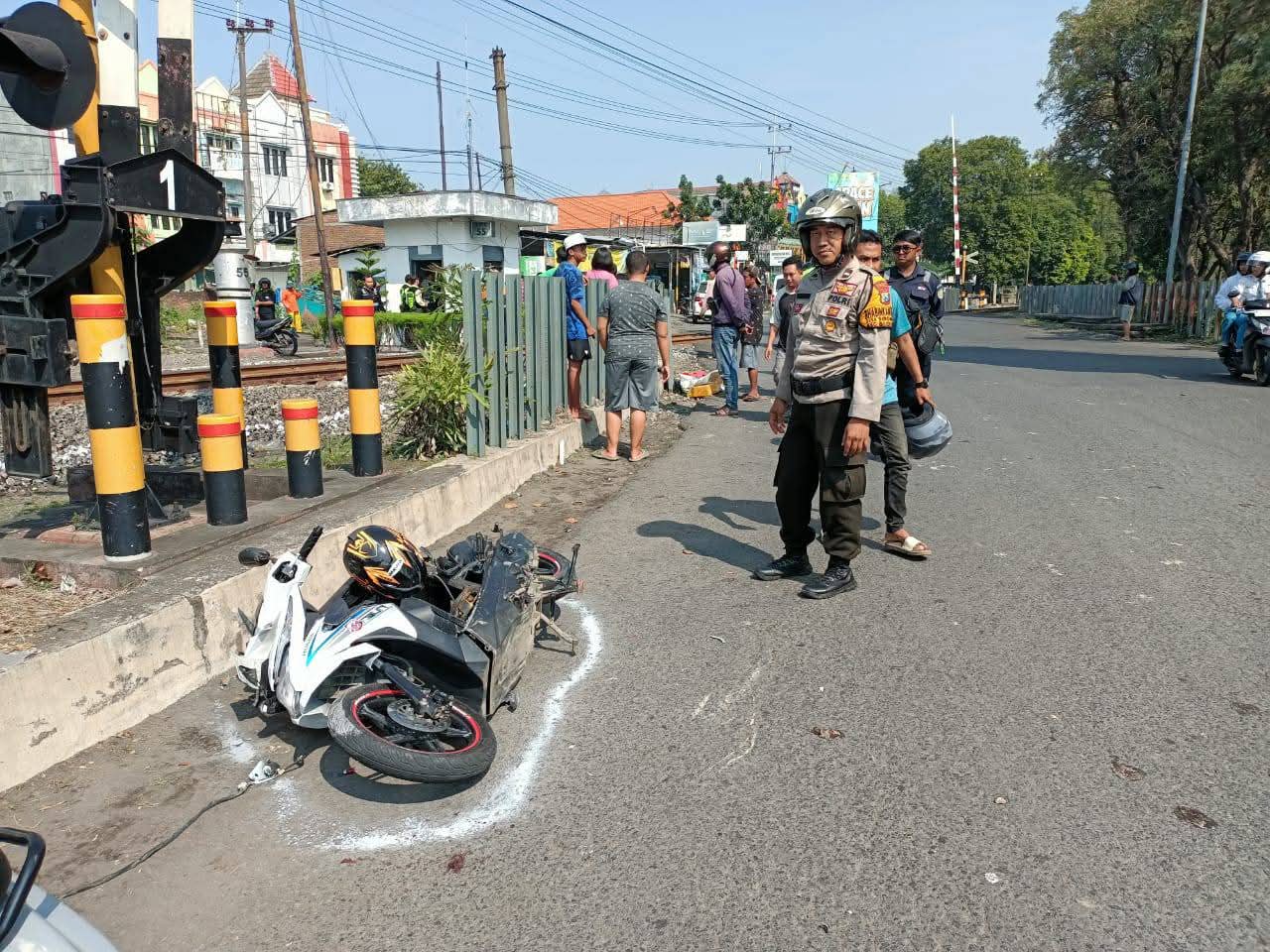 Pemotor Asal Bangkalan Tewas Tersambar KA Sritanjung di Sidoarjo